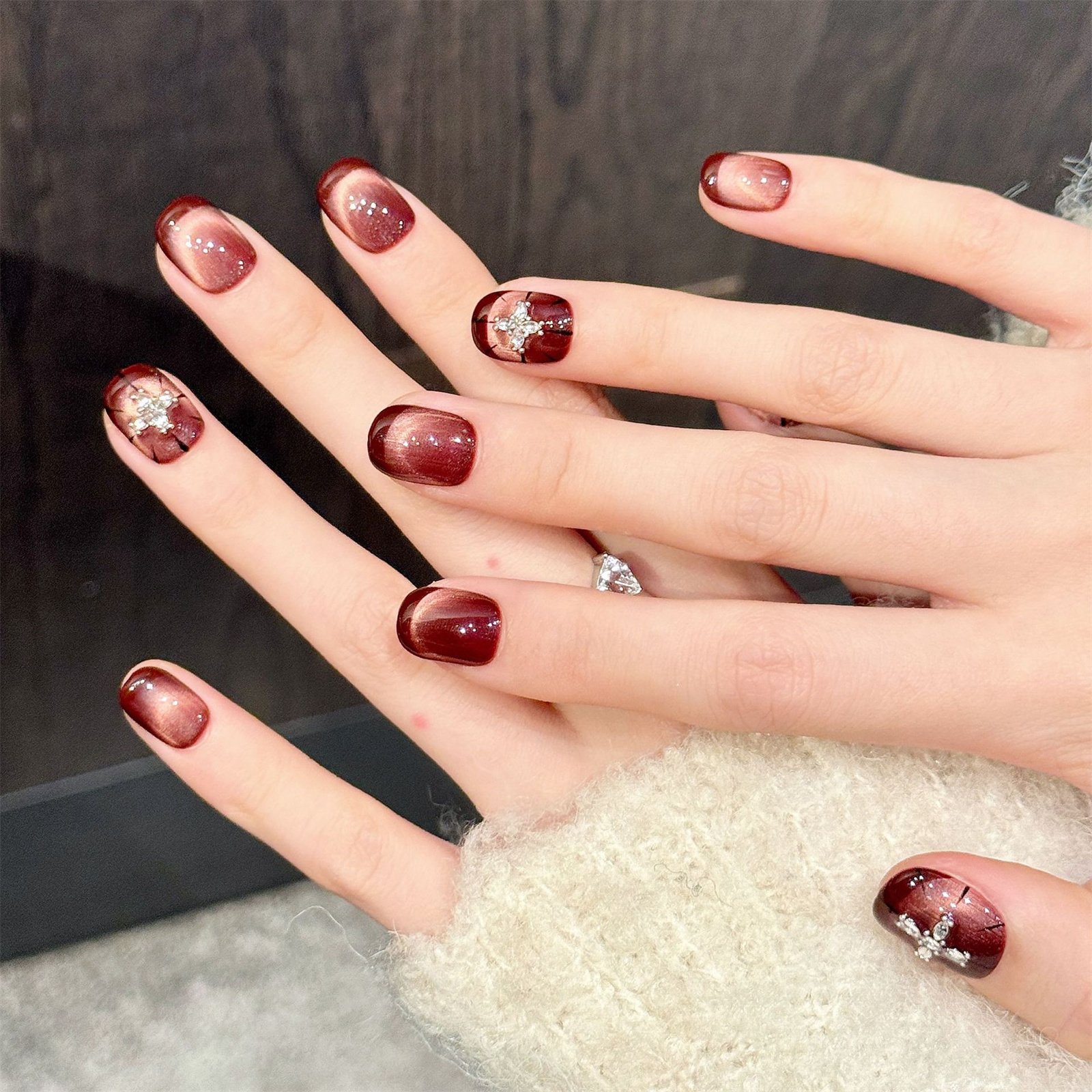 10pcs Wine-red Cat's Eye Press – обзор и цена Nail Art Strawberry